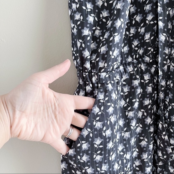 NWT LOFT Bluebell Flounce Halter Romper in Black White Floral Print Petite Small - Picture 8 of 13